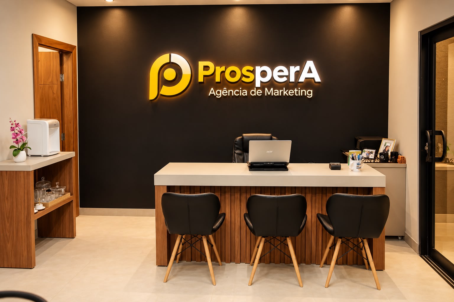 Recepção da Prospera com a marca iluminada na parede